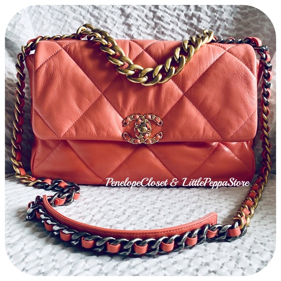 NEW 100% AUTHENTIC CHANEL 19 LARGE HANDBAG IN CORAL - Picture 2 of 8